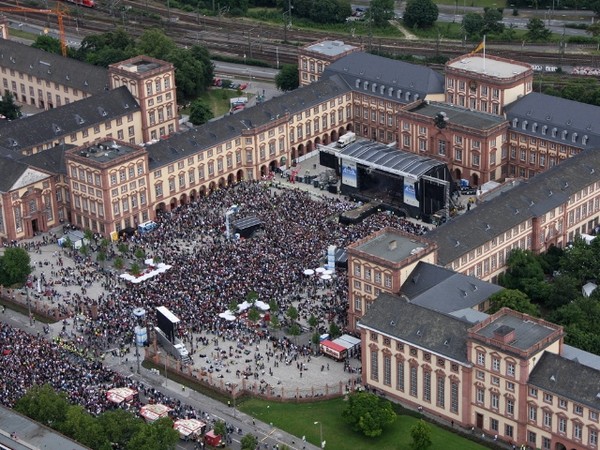 fotos vom popfestival am schloss - 125.000 Musikfans bei der Arena of Pop 2009 in Mannheim 
