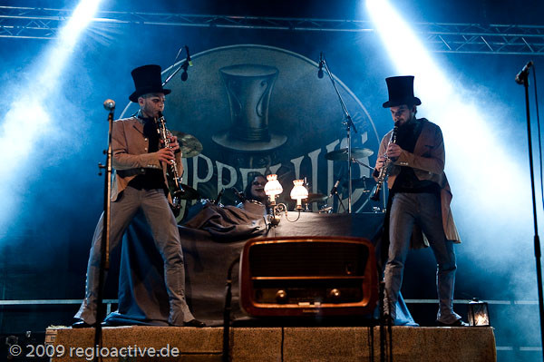 Coppelius (live auf dem Deichbrand Festival am 19.07.2009)
Fotos: Holger Nassenstein (www.nassenstein.net)